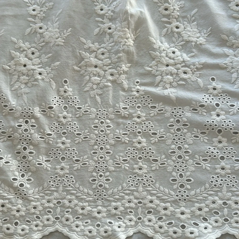 🌞 New Direction Bright White Sleeveless Appliqué Top - Picture 2 of 7